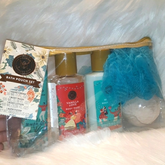 NWT Modern Expressions Bath Pouch 5 Pc. Giftset - Picture 3 of 8